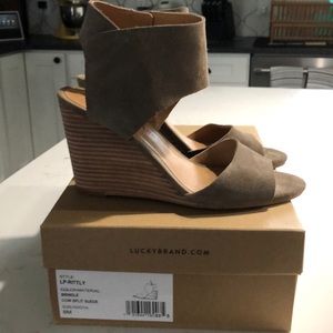 Lucky Brand wedge sandal size 8